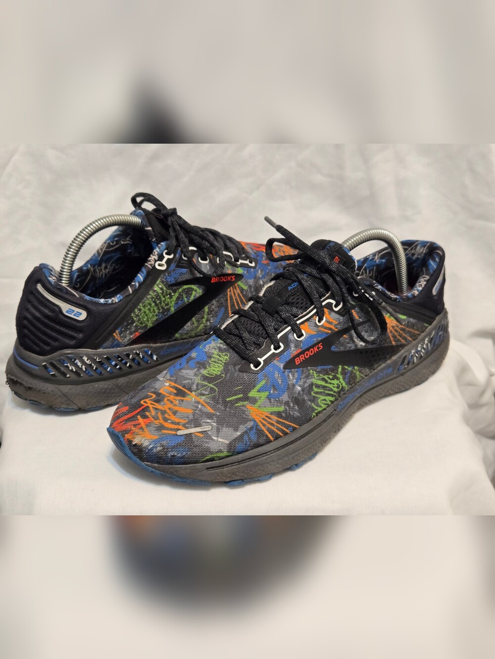 Brooks Adrenaline GTS 22 Black Graffiti Men Running Shoes Sz 9.5